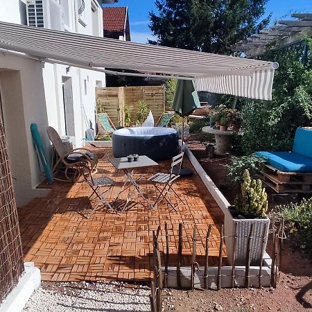 Superbe appartement avec jacuzzi avec jardin privé Lione Esterno foto
