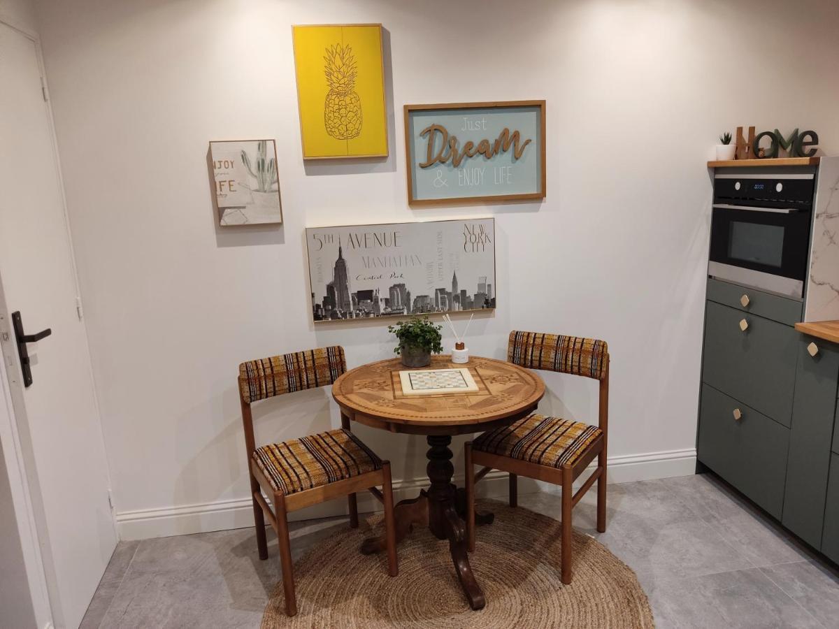 Superbe appartement avec jacuzzi avec jardin privé Lione Esterno foto