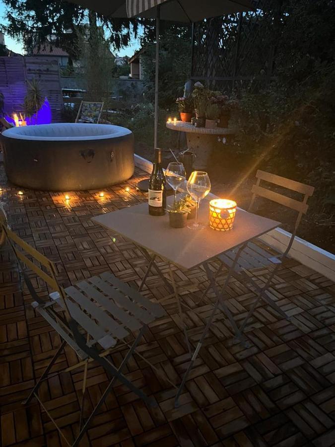 Superbe appartement avec jacuzzi avec jardin privé Lione Esterno foto