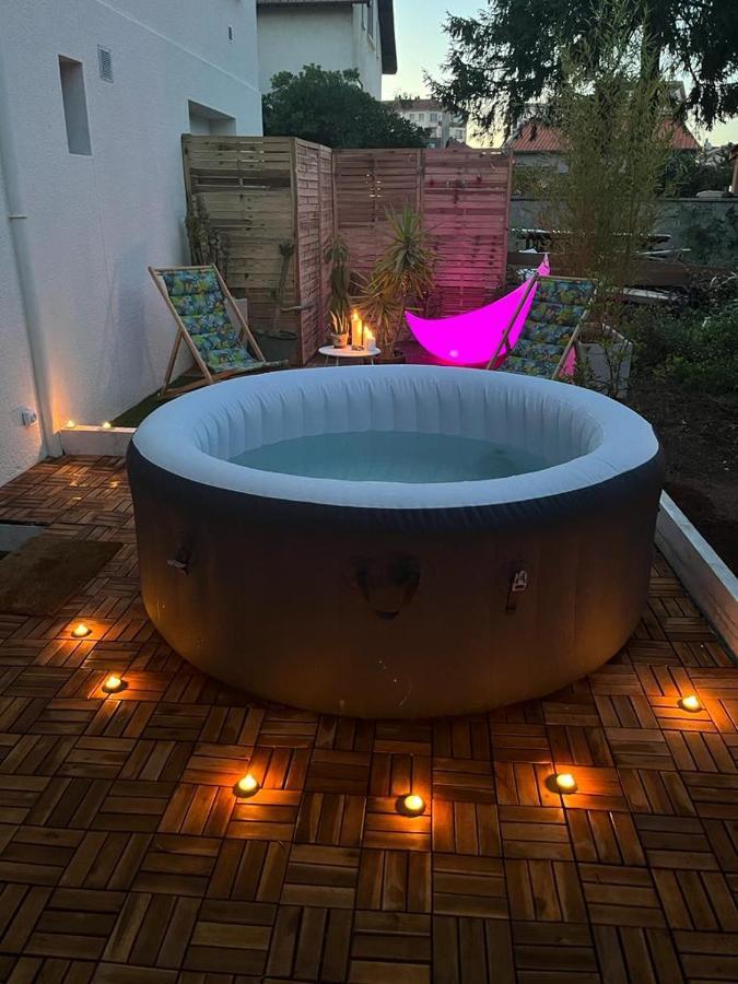 Superbe appartement avec jacuzzi avec jardin privé Lione Esterno foto